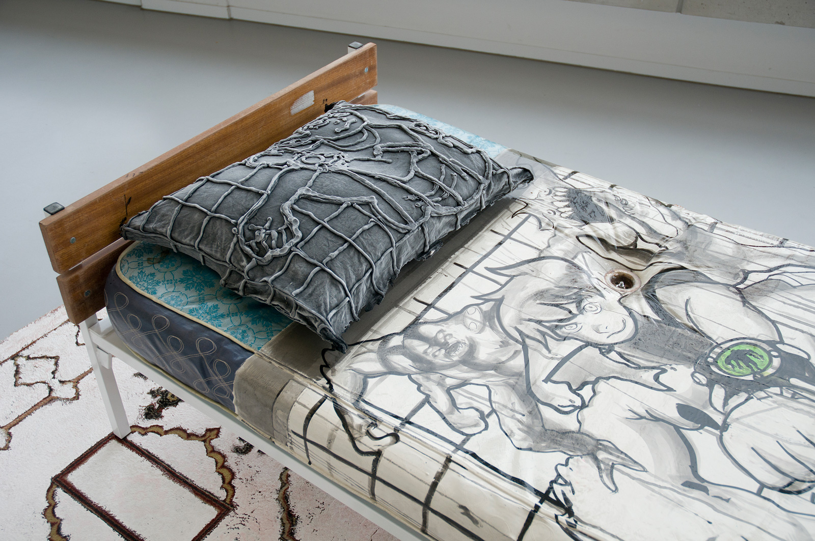 finissage zondag 9 mei 2010Stefan SerneelsRestpiece 4, 2010, bevroren inktsculptuur