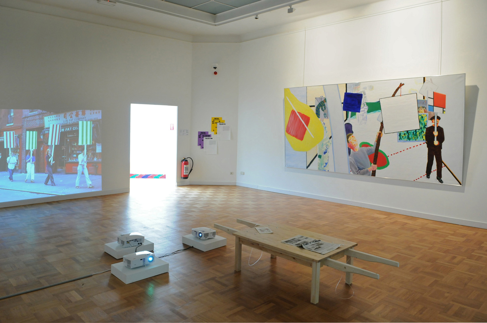 links: Daniel Buren, rechts: Roger Raveel